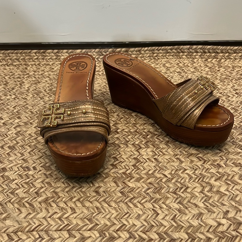 Tory Burch wedge size 6.5